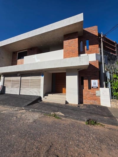 Vendo casa de 4 dormitorios en Asunción Barrio San Vicente