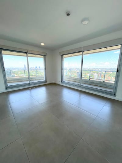 EN ALQUILER Y VENTA- Espectacular semipiso de 4 dormitorios + servicio, en el Palacio de los Patos