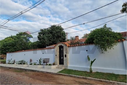 Casa a Estrenar en Esquina - San Bernardino, Barrio Colón | 416.5 m² Terreno, 185 m² Construidos | A 4 Minutos del Centro - 159,000 $