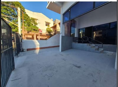 EDIFICIO CORPORATIVO EN VENTA - UBICACIÓN ESTRATÉGICA EN EL CORAZÓN UNIVERSITARIO DE ASUNCIÓN. Ideal para oficinas corporativas, instituciones educativas, centros de estudio, actividades administrativas o desarrollo de residencias estudiantiles de alta ro