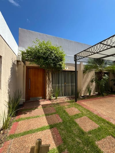 Alquilo casa amoblada zona Villa Morra