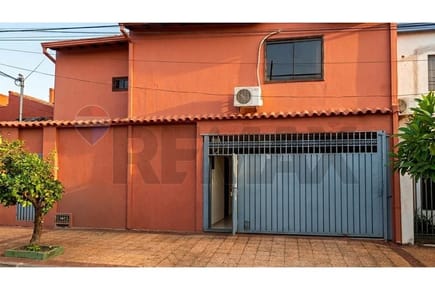 ¡Casa espaciosa en calle Cerrada, Fernando D.L.M.!