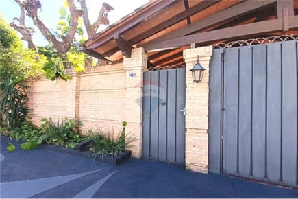 RESIDENCIA EN ZONA RESIDENCIAL DE LAMBARE