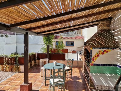 ALQUILER EN BARRIO SUR/ CENTRO, DE 1 DORMITORIO, POR ESCALERA, ESTUFA A LEÑA, PATIO CON PARRILLERO Y SIN GASTOS COMUNES