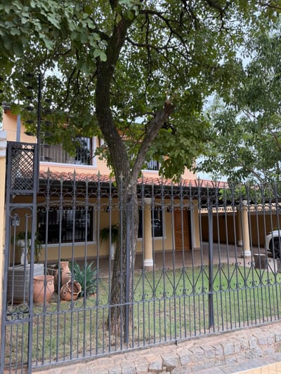 HERMOSA CASA DE DOS PLANTAS  A LA VENTA