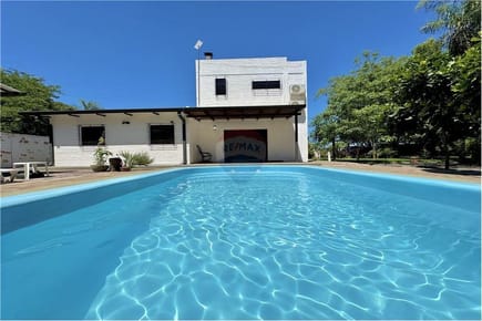 EXCLUSIVA RESIDENCIA CON IMPRESIONANTES VISTAS PANORÁMICAS AL LAGO
