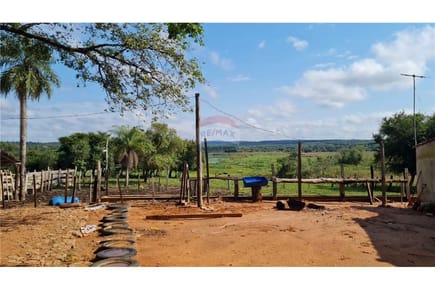 VENDO: Excepcional Granja de 9.45 Hectáreas en Atyrá, Gs. 740.000.000. Ubicada estratégicamente sobre la ruta Atyrá/Tobatí, actualmente de ripio transitable todo el año y con proyecto de asfaltado inminente. Disfrute de una propiedad rodeada de exuberante