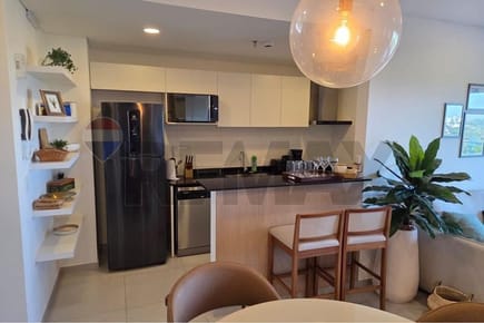 ¡MUDATE HOY! Exclusivo Departamento Amoblado en Edificio Fortaleza Boggiani. Disfrute de una Master Suite de lujo con baño privado y una habitación secundaria. Ambientes Integrados: Cocina moderna de concepto abierto que se fusiona con el living-comedor, 