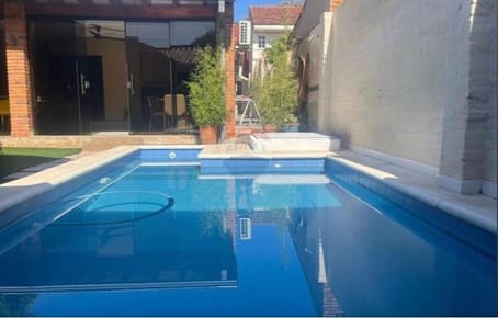 *VENDO hermosa casa en Villa Morra*