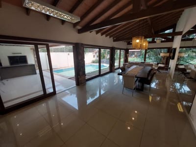 Vendo hermosa residencia en Barrio Ycua Sati