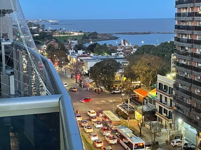 Vista Despejada Al Frente Y Contra-frente. Hermoso Apto. Y Amplio Dormitorio Con Vestidor. Para Inversores Con Renta