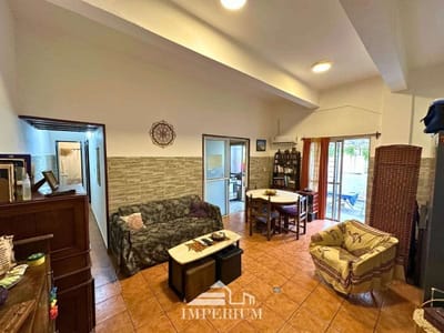 Venta apartamento 2 dormitorios en Aguada, patio, lugar para vehículo