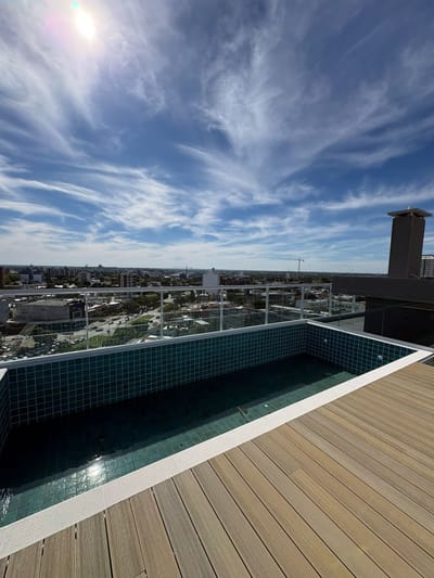 Residencia Exclusiva: 1 Dormitorio con Cochera, Terraza Privada y Amenidades de Lujo con Vistas Panorámicas.