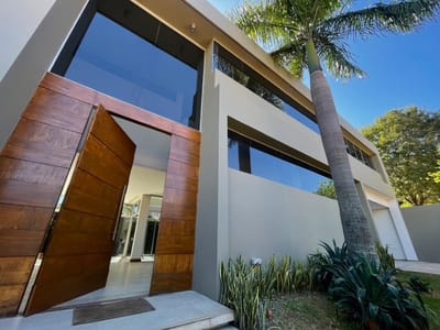 ¡Exclusiva Residencia Minimalista en Venta!