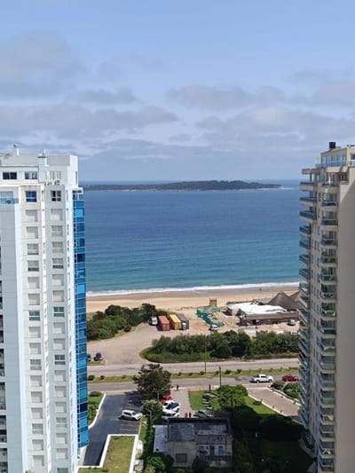 Gala Tower. 2 dormitorios. Piso alto con vista al mar