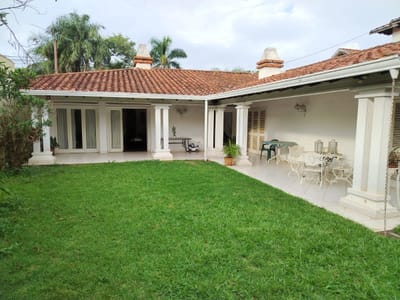 VENDO CASA EN BARRIO MCAL. FRANCISCO SOLANO LÓPEZ