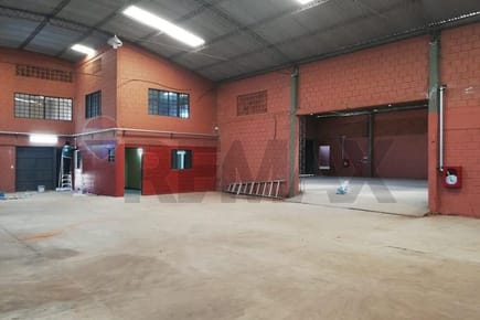 AMPLIO DEPÓSITO SOBRE AVELINO MARTINEZ - SAN LORENZO EN VENTA
