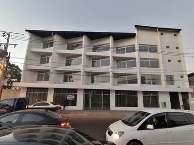 ALQUILO SHOWROOM SOBRE EUSEBIO AYALA DE 720 m2