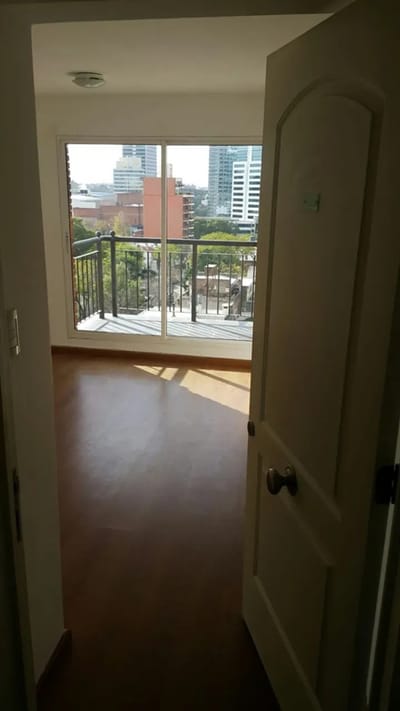ALQUILER EN POCITOS DE 1 DORMITORIO, PISO ALTO AL FRENTE CON BALCON, PORTERIA 24HS