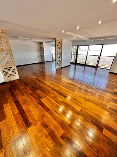 VENTA POCITOS: 3 Dorm 5 Baños 2 Garaje y Parrillero