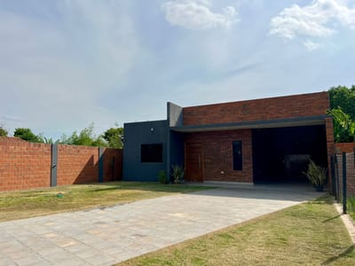 CASA DE DOS DORMITORIOS EN LIMPIO, NUEVA ASUNCIÓN