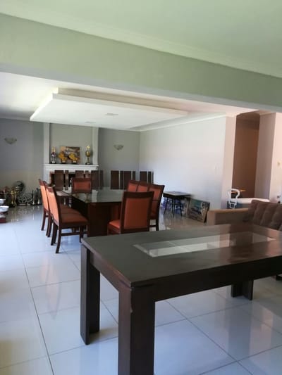 Vendo amplia Casa. Villa Morra. COD 037