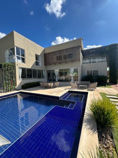 En Venta Gran Residencia en Bo.Surubi’i.