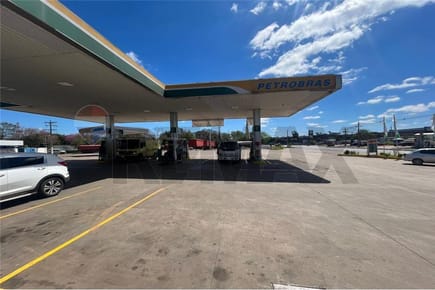 ESTACIÓN DE SERVICIO SOBRE AV. PRINCIPAL YPANÉ - VILLETA EN VENTA