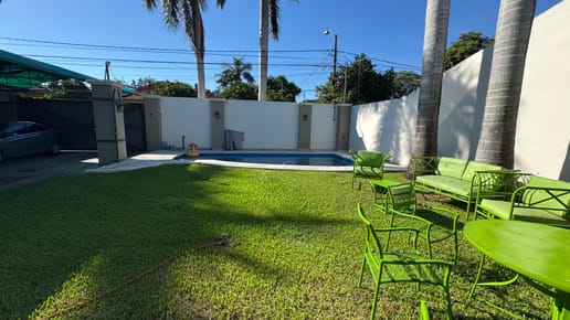 Vendo Casa de 4 habitaciones con Piscina. Barrio Herrera
