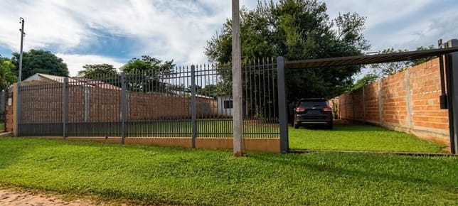 Casa en Venta con Amplio Terreno en Capiatá.