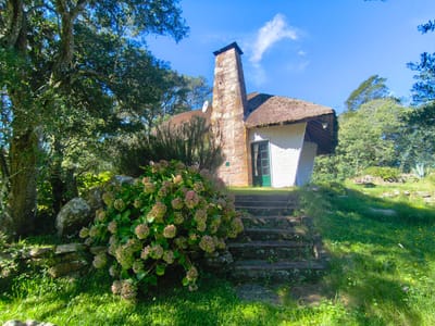Casa a la Venta en Villa Serrana en Sierra Alta || Estilo Vilamajo Amplio Terreno Vista Privacidad