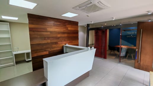 ALQUILO MODERNA OFICINA BOUTIQUE con o sin muebles