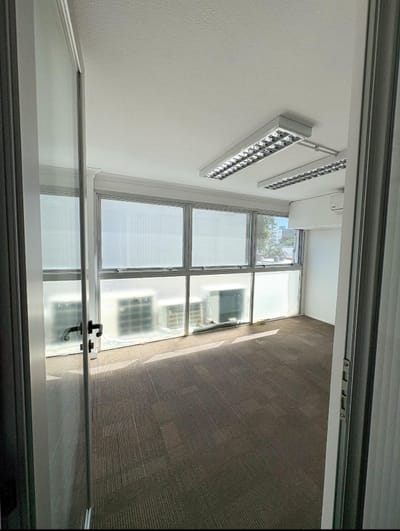 Oficinas En Venta Sobre Av Dr Luis Alberto De Herrera Pocitos Dos Cocheras Trade Plaza