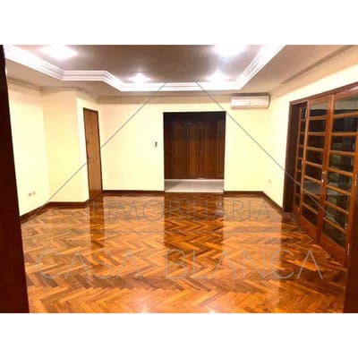 Vendo casa en el barrio Mcal. Estigarribia de Asunción