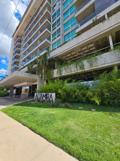 VENDO LUJOSO DEPARTAMENTO AMOBLADO Y EQUIPADO DE 3HAB EN ALTAMIRA YCUA SATI