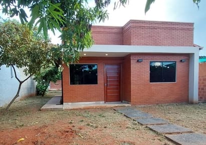 HERMOSA Casa en Venta en Capiatá  Barrio Loma Clave
