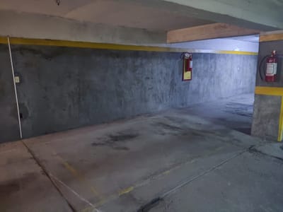 Cochera para vehiculo en Gaboto esq. 18 de Julio.