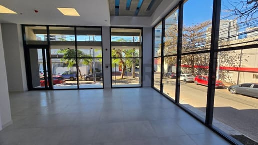 LOCAL COMERCIAL EN ESQUINA ZONA SHOPPING DEL SOL