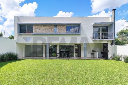 AMPLIA CASA PREMIUM EN SAN LORENZO EN VENTA