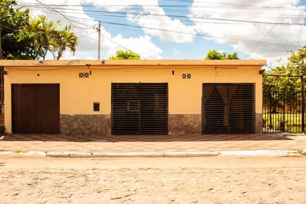 Casa en venta Loma Pyta - Asuncion - con salones comerciales