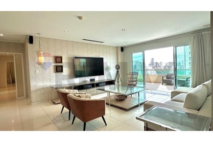 Residencia de Lujo: Exquisito Departamento Amoblado de 3 Dormitorios en Suite con Área de Servicio Independiente y Vistas Panorámicas a la Ciudad desde su Balcón Privado en el Piso 11.