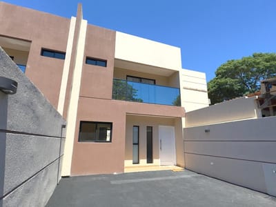 Exclusivo Dúplex de Lujo de 150m² en Villa Aurelia: Ubicación Privilegiada con Acceso a Tres Avenidas Clave y Entorno Residencial de Primer Nivel.