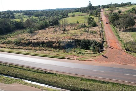 AMPLIO TERRENO COMERCIAL EN ESQUINA, RUTA 2 CAAGUAZÚ EN VENTA (4.800 M2)