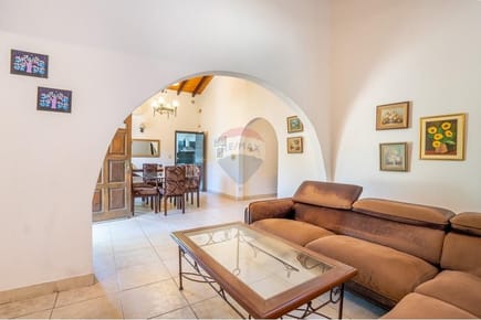 CASA EN ESQUINA EN FERNANDO NORTE EN VENTA