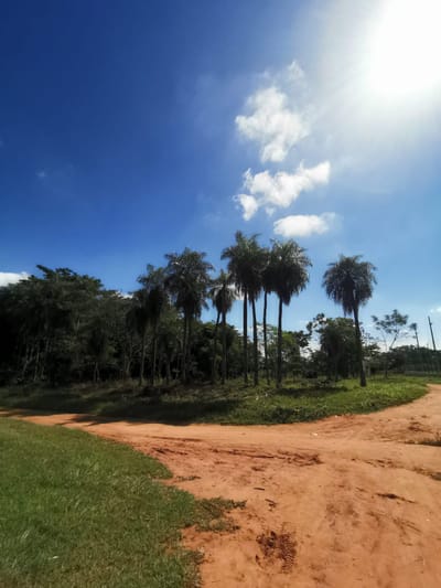 VENDO AMPLIO TERRENO EN ESQUINA EN ITAUGUA ZONA HOSPITAL NACIONAL