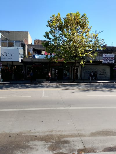 LOCAL COMERCIAL EN LA MEJOR CUADRA DE 8 DE OCTUBRE  CON BUENA RENTA VENDO