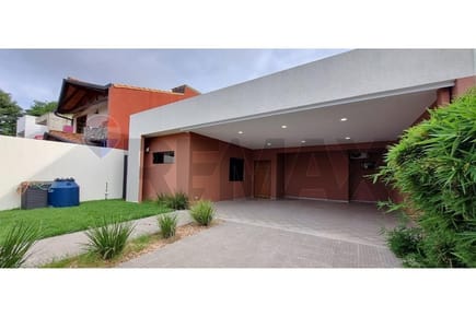 Hermosa Casa en Fernando de la Mora zona Sur