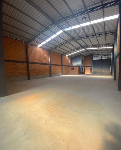 ¡Oportunidad Única! Depósito Premium con Oficinas en Mariano Roque Alonso - Zona Puerto Seguro - Ideal para Inversión y Negocios Estratégicos