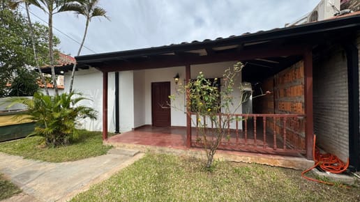 Alquilo amplia Casa en Barrio Grupo habitaciónal del Aeropuerto