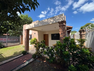 Oficina Exclusiva: Casa en Planta Baja con Potencial de Éxito y Ubicación Estratégica